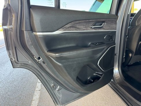 Used 2022 Jeep Grand Cherokee Limited image 19