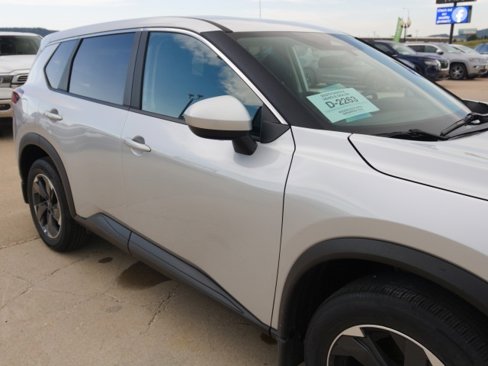 Used 2024 Nissan Rogue SV image 10