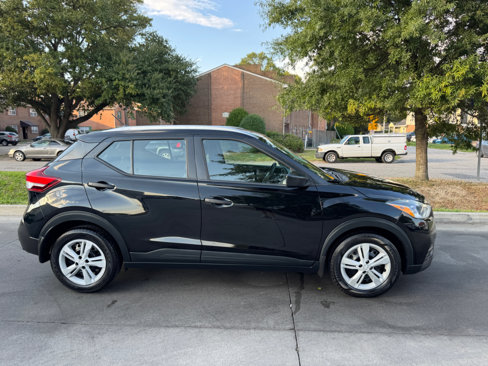 Used 2019 Nissan Kicks S image 3