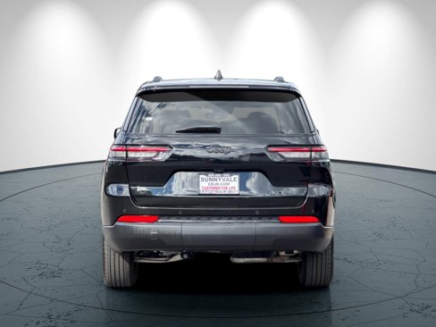 Used 2024 Jeep Grand Cherokee L Laredo image 5