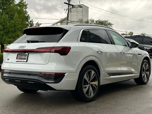 Used 2024 Audi Q8 e-tron Premium Plus w/ Premium Plus Package image 11