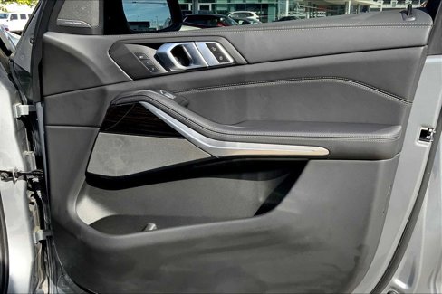 Used 2024 BMW X7 xDrive40i w/ Premium Package image 21