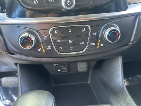 Used 2021 Chevrolet Traverse RS image 27