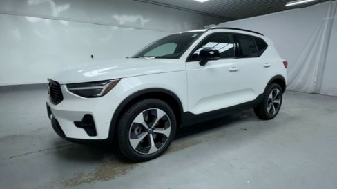 New 2026 Volvo XC40 B5 Plus w/ Protection Package Premier image 19