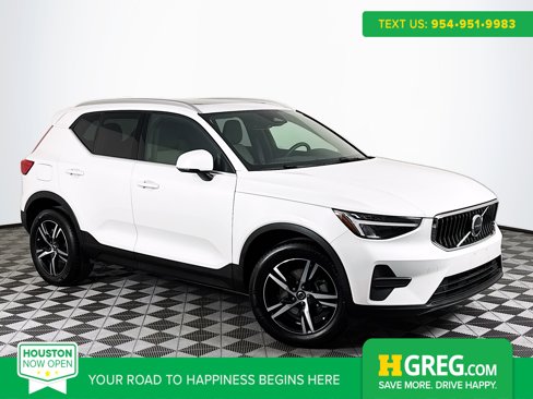 Used 2025 Volvo XC40 B5 Core image 1