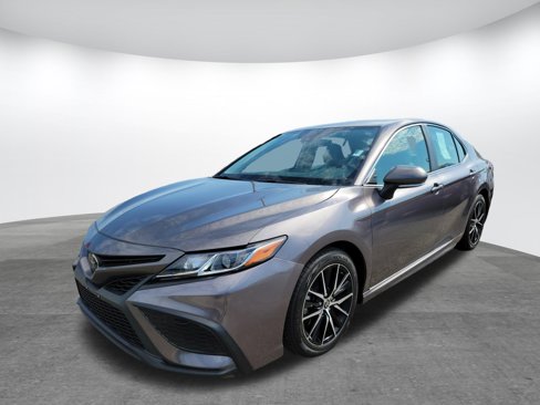 Used 2022 Toyota Camry SE image 3