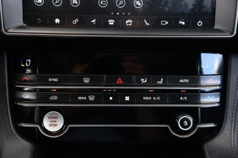 Used 2020 Jaguar F-PACE Prestige image 34