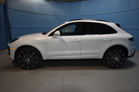 New 2026 Porsche Macan image 2