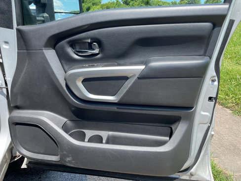 Used 2017 Nissan Titan SV image 28