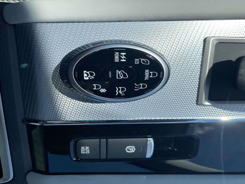 New 2025 Mitsubishi Outlander 4WD Plug-In Hybrid image 13