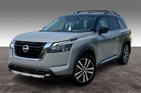 New 2025 Nissan Pathfinder Platinum image 2
