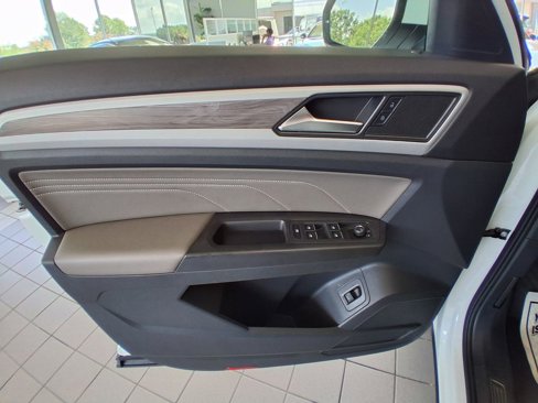 Used 2022 Volkswagen Atlas Cross Sport SE w/ Panoramic Sunroof Package image 14