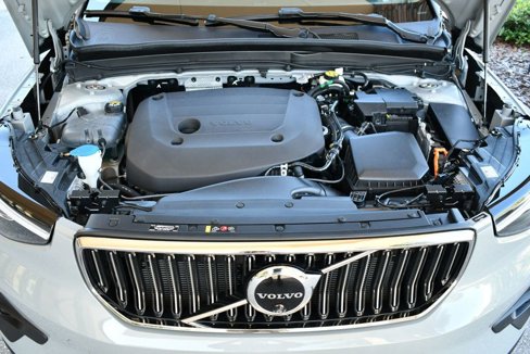 Used 2024 Volvo XC40 B5 Plus image 57