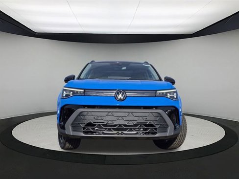 New 2025 Volkswagen Taos SE image 2