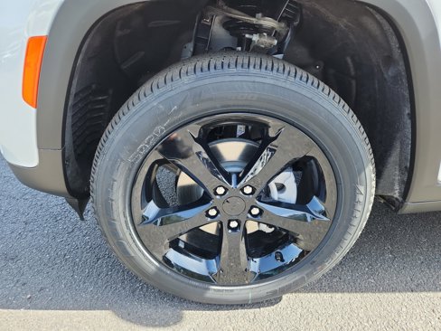 New 2025 Jeep Grand Cherokee Altitude image 26