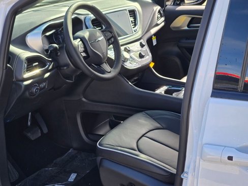 New 2026 Chrysler Pacifica Limited image 20