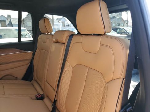 New 2025 Jeep Grand Cherokee Summit image 14