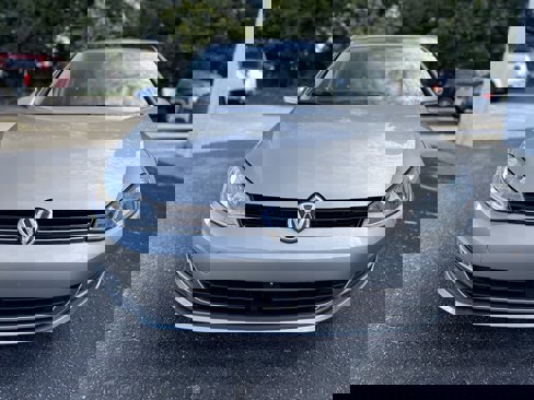 Used 2016 Volkswagen Golf Limited Edition image 3