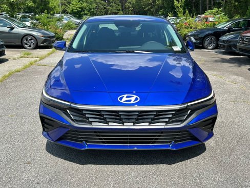 Used 2025 Hyundai Elantra SE image 2