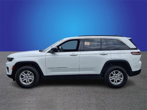 Used 2024 Jeep Grand Cherokee Laredo image 7