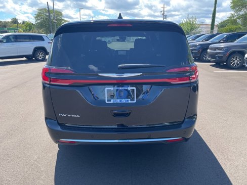 New 2026 Chrysler Pacifica Select image 5