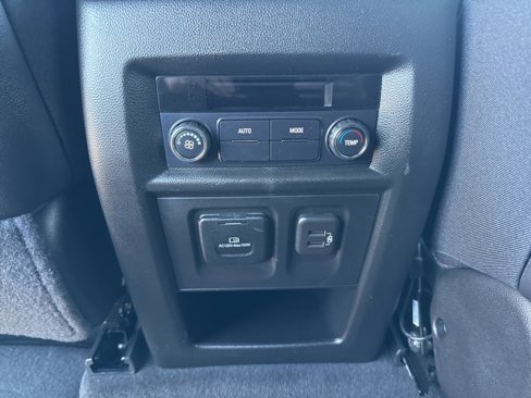 Certified 2023 Chevrolet Traverse RS image 32