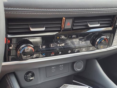 New 2025 Nissan Rogue Platinum w/ Platinum Premium Package image 26