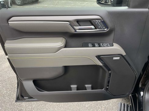 Used 2024 Chevrolet Silverado 2500 ZR2 w/ Technology Package image 17