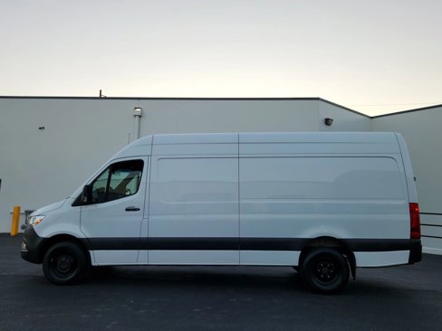 Used 2021 Mercedes-Benz Sprinter 3500 image 2