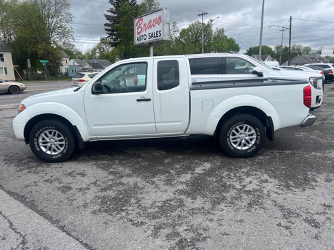 Used 2018 Nissan Frontier SV image 2
