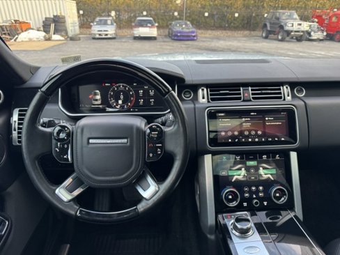 Used 2018 Land Rover Range Rover HSE image 19