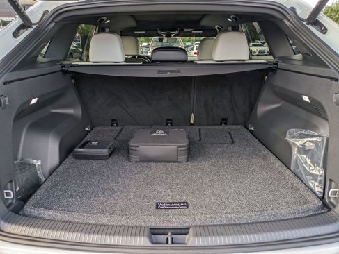 Used 2025 Volkswagen Atlas Cross Sport SEL Premium R-Line image 29