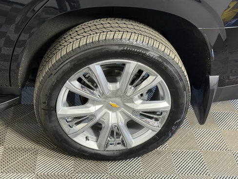Used 2024 Chevrolet Tahoe High Country w/ Advanced Technology Package image 9