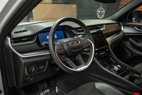 Used 2024 Jeep Grand Cherokee L Laredo image 10