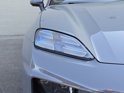 New 2025 Porsche Macan 4S Electric image 11