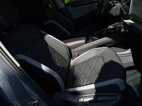 New 2025 Volkswagen Atlas Peak Edition SE image 28