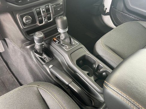Used 2025 Jeep Wrangler Sahara image 40