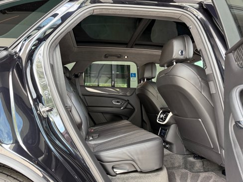 Used 2020 Bentley Bentayga Design Series image 37