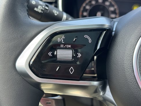 Used 2024 Jaguar XF R-Dynamic SE image 37