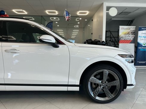 Used 2022 Genesis GV70 2.5T w/ Sport Prestige Package image 9