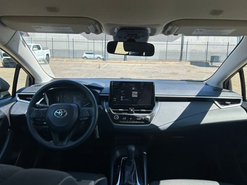 Used 2025 Toyota Corolla LE image 31
