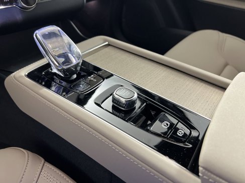 New 2026 Volvo XC90 B6 Plus w/ Protection Package Premier image 22