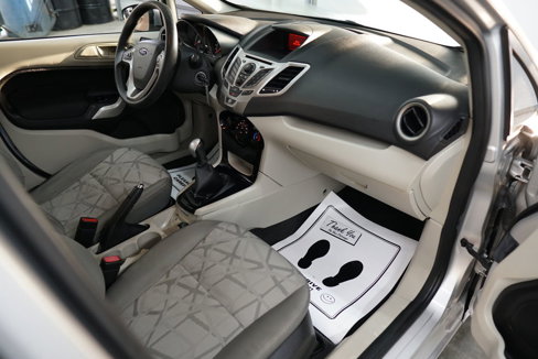 Used 2013 Ford Fiesta SE image 37