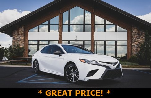 Used 2020 Toyota Camry SE image 1