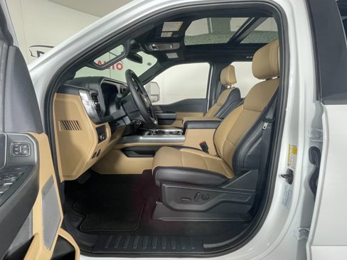Used 2025 Ford F450 Lariat w/ FX4 Off-Road Package image 12