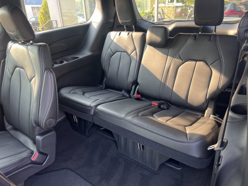 New 2025 Chrysler Pacifica Select image 11