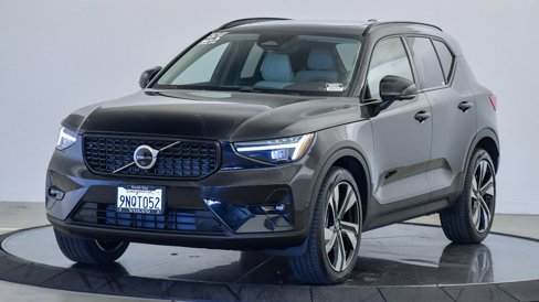 Certified 2025 Volvo XC40 B5 Plus w/ Climate Package image 1