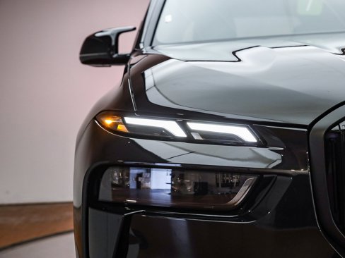 New 2026 BMW X7 M60i image 5