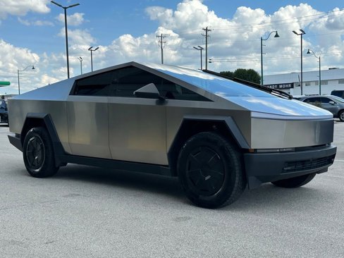 Used 2024 Tesla Cybertruck AWD Crew Cab image 12
