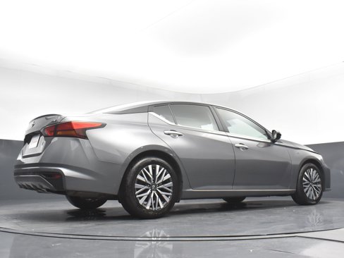 Used 2024 Nissan Altima 2.5 SV image 24